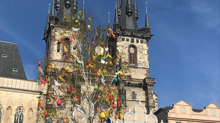 Dans le centre historique de Prague. La meilleure période pour visiter la République tchèque est l'été, de fin mai à fin septembre, avec une préférence pour les mois de juin et septembre, moins chauds et moins prisés par les touristes. (JEAN-CHARLES BERGER)